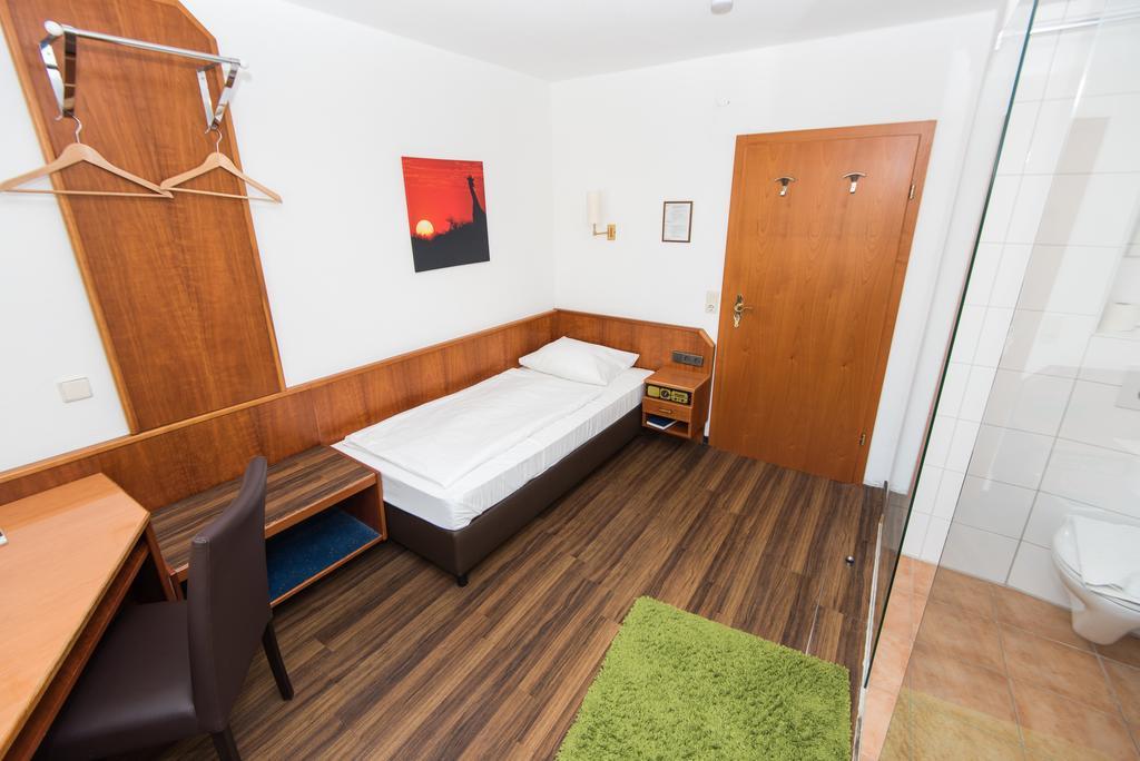 Hotel Am Friedensplatz Στουτγκάρδη Δωμάτιο φωτογραφία